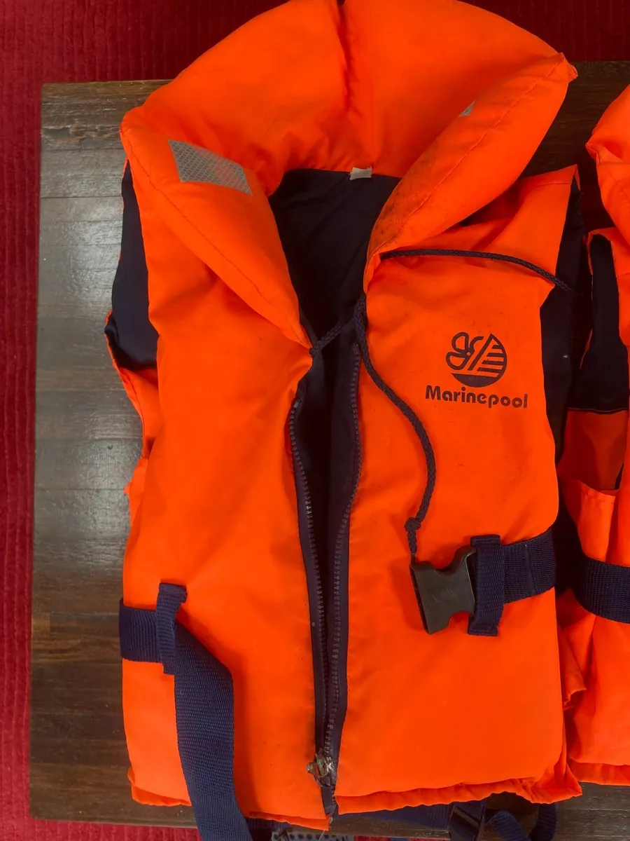 life jackets - Image 2