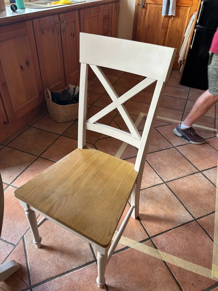 Dining Table and chairs - Image 2