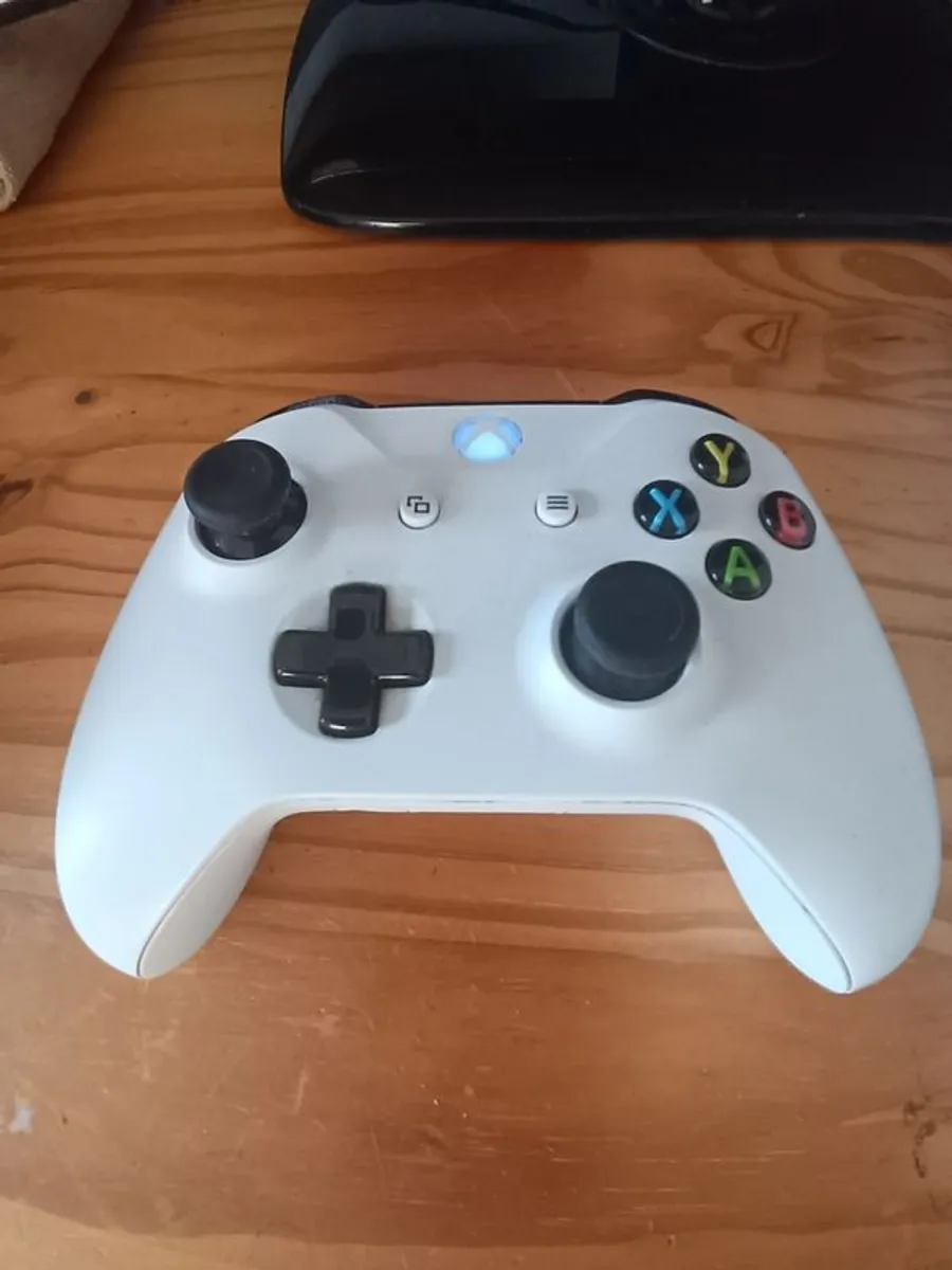 Xbox One S - Image 4