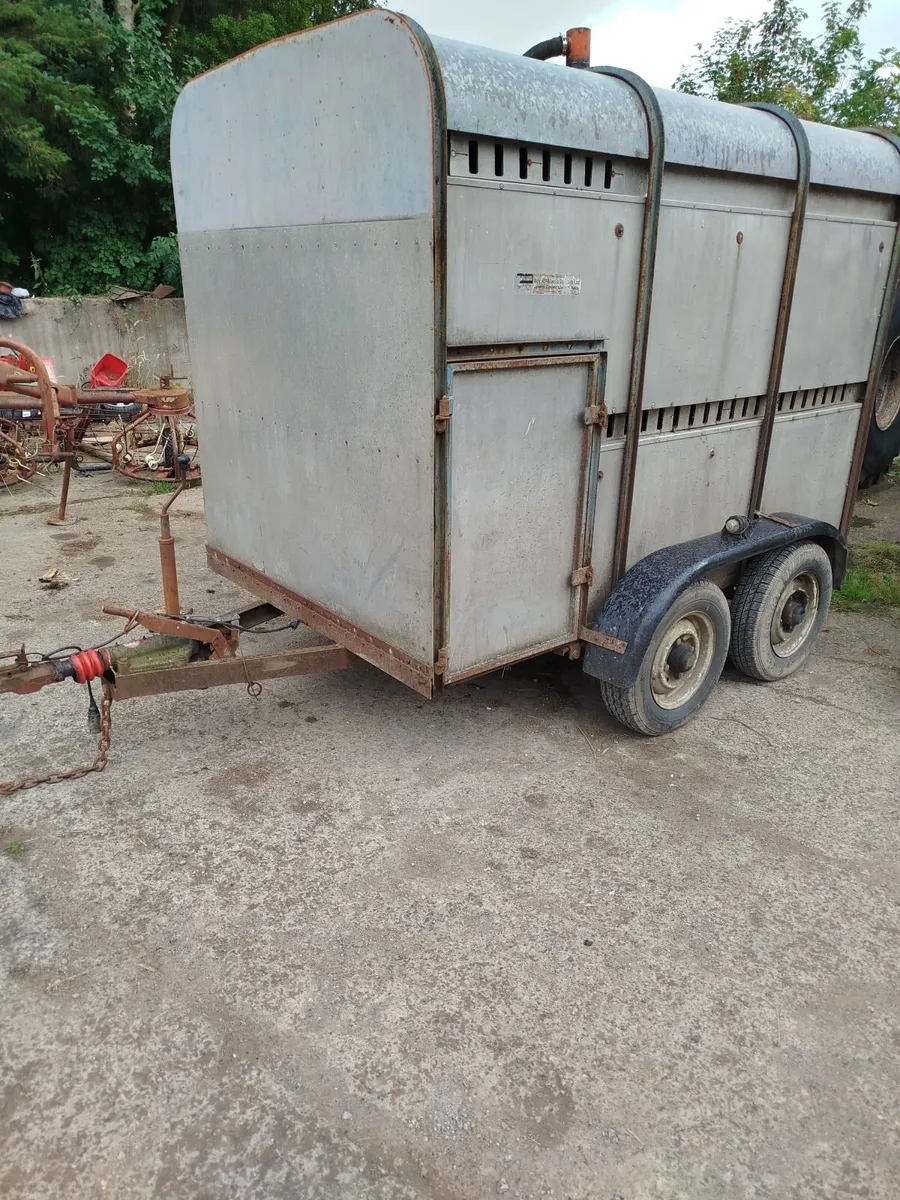 Trailer - Image 1
