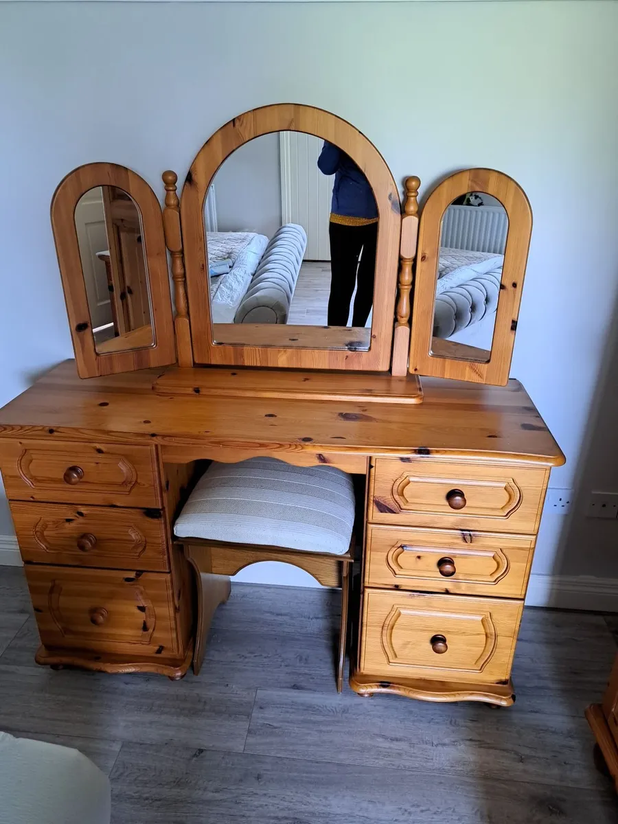 Dressing table
