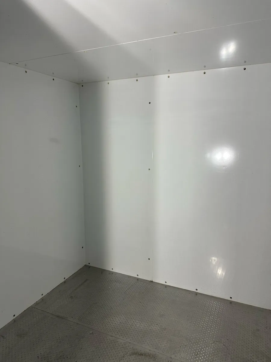 Walk in freezer / fridge - Image 1