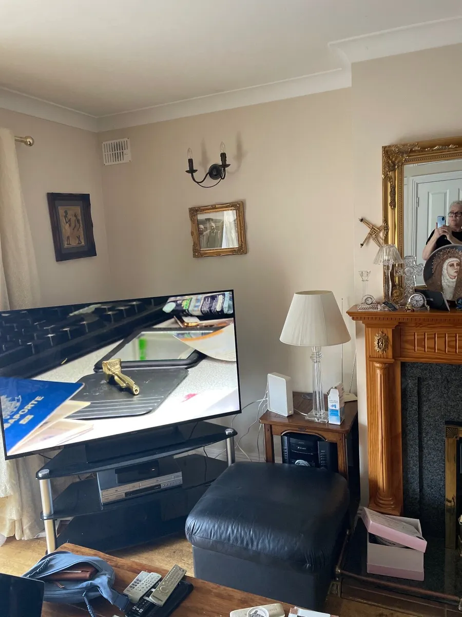 Contents of a home for sale furniture and applianc - Image 2