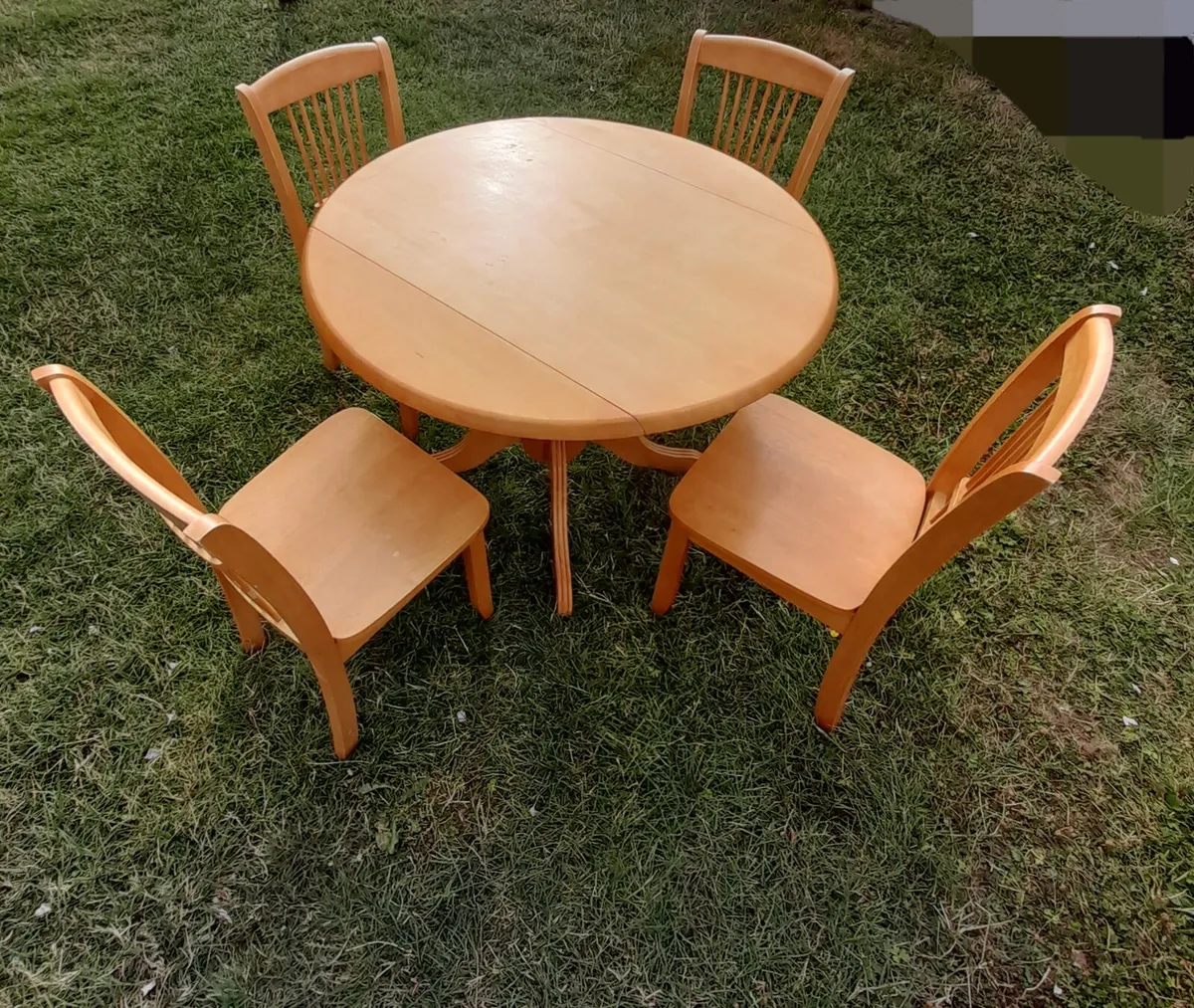 4 chairs and table - Image 2