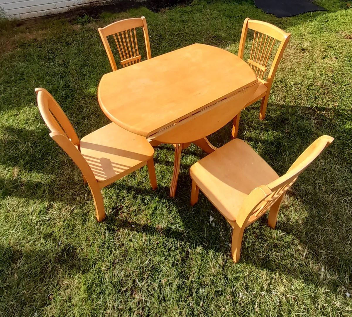 4 chairs and table - Image 4