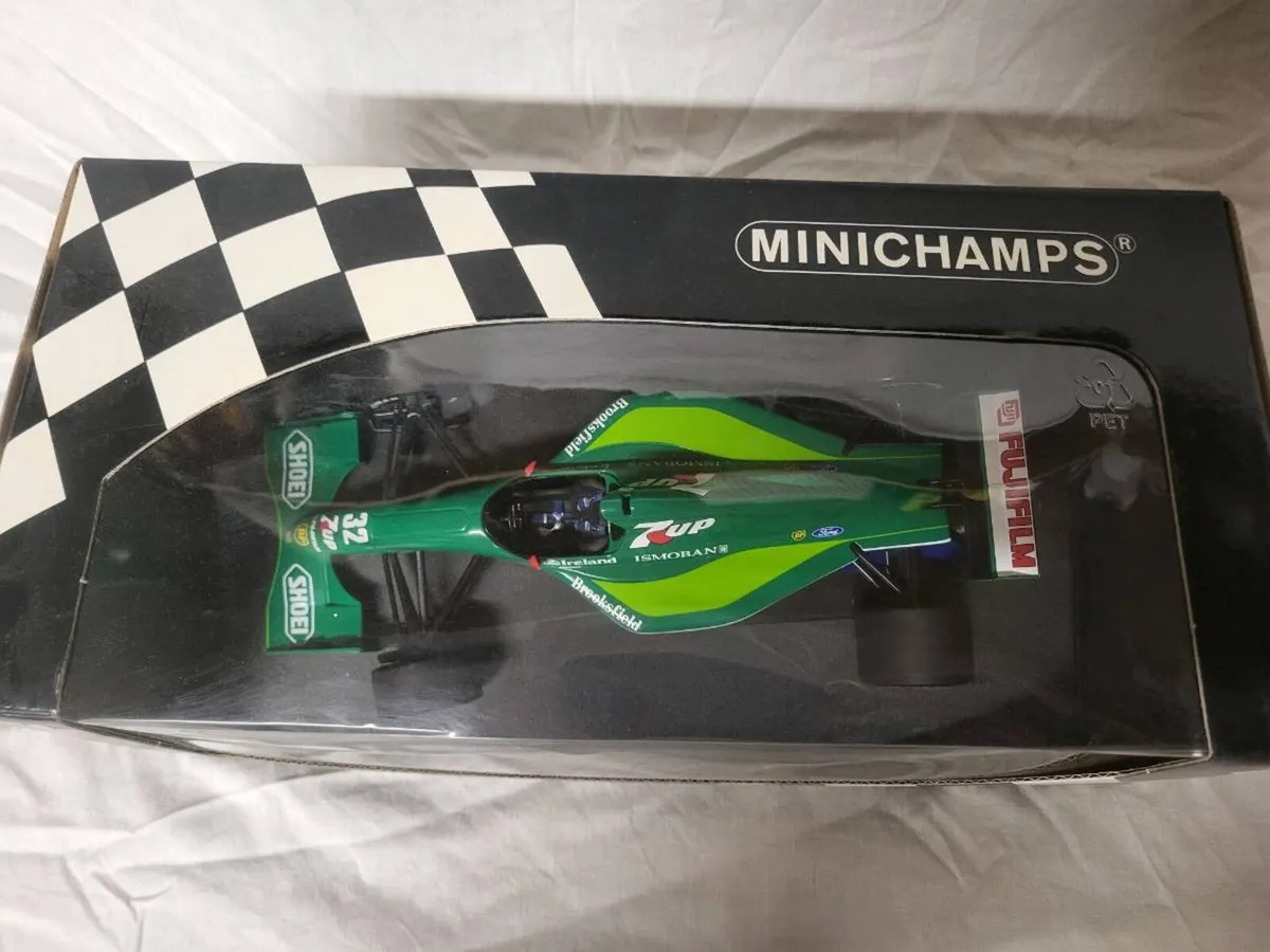 F1 car - Image 2
