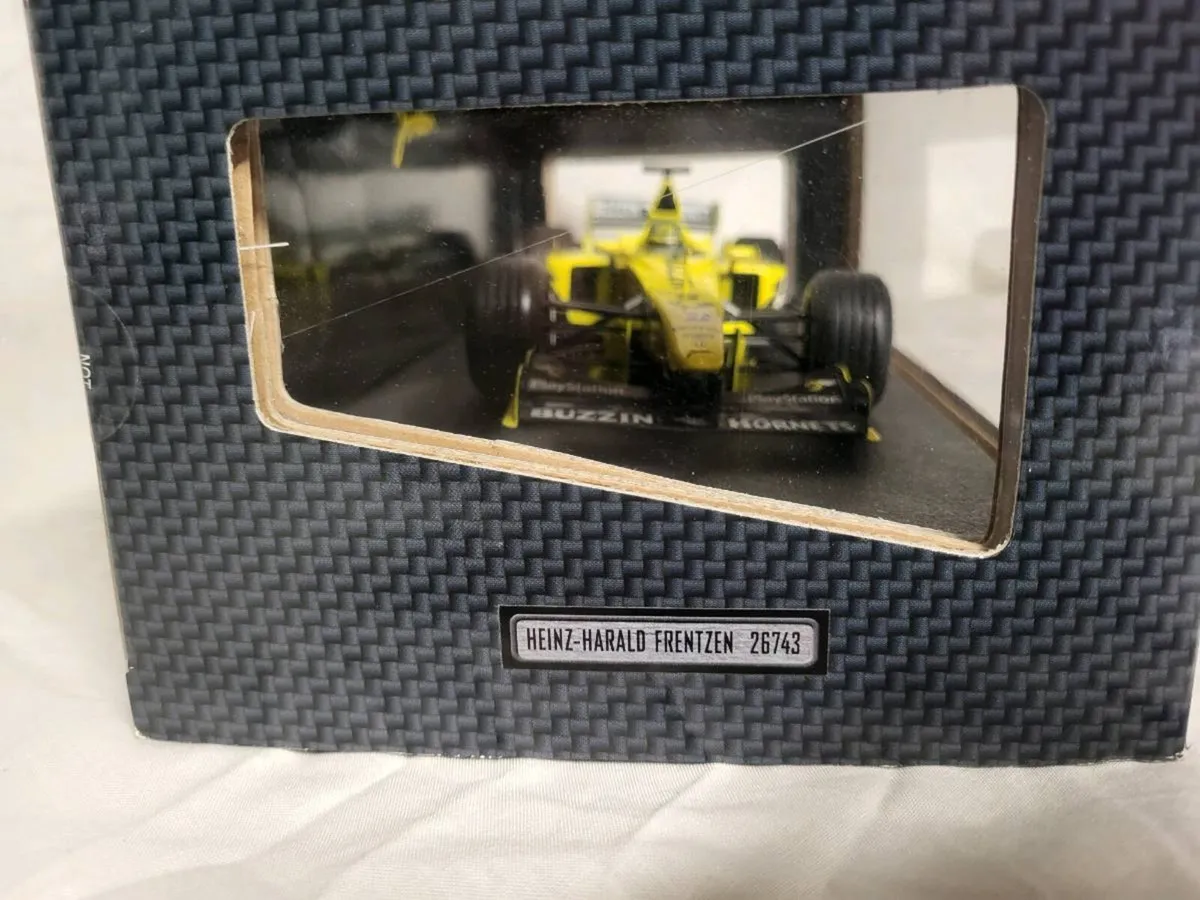 F1 car - Image 2