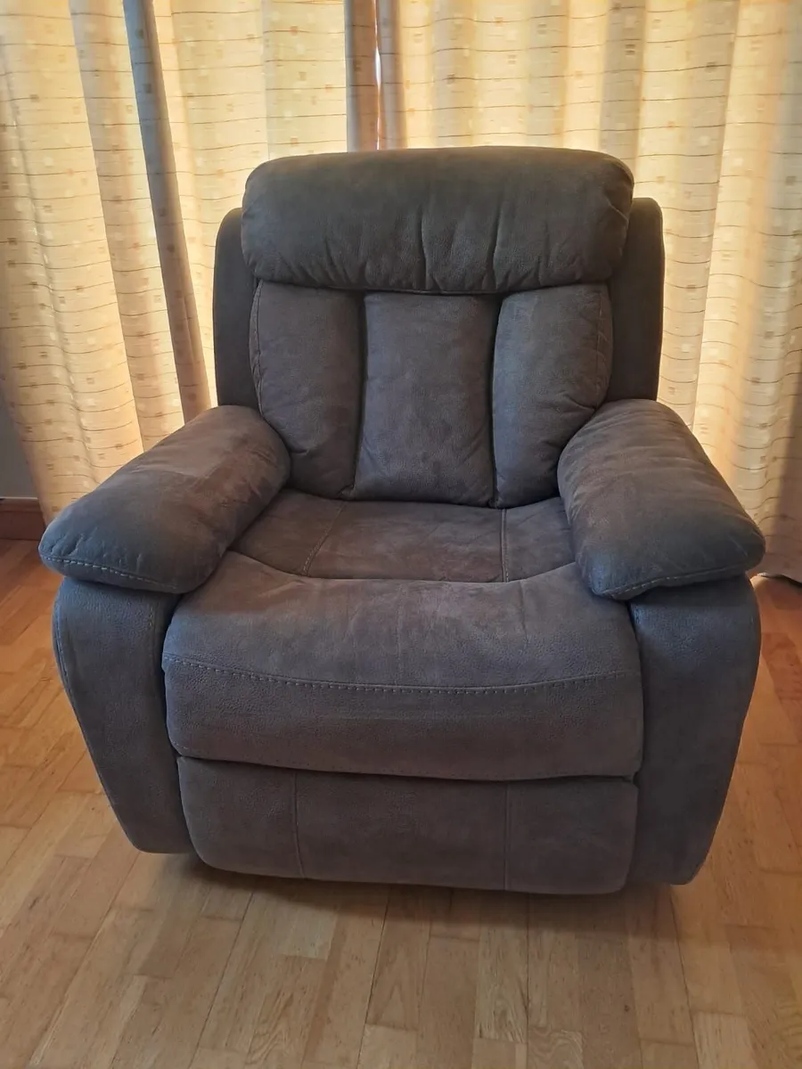 Two seater recliner couch, 2 single recliners - Image 2