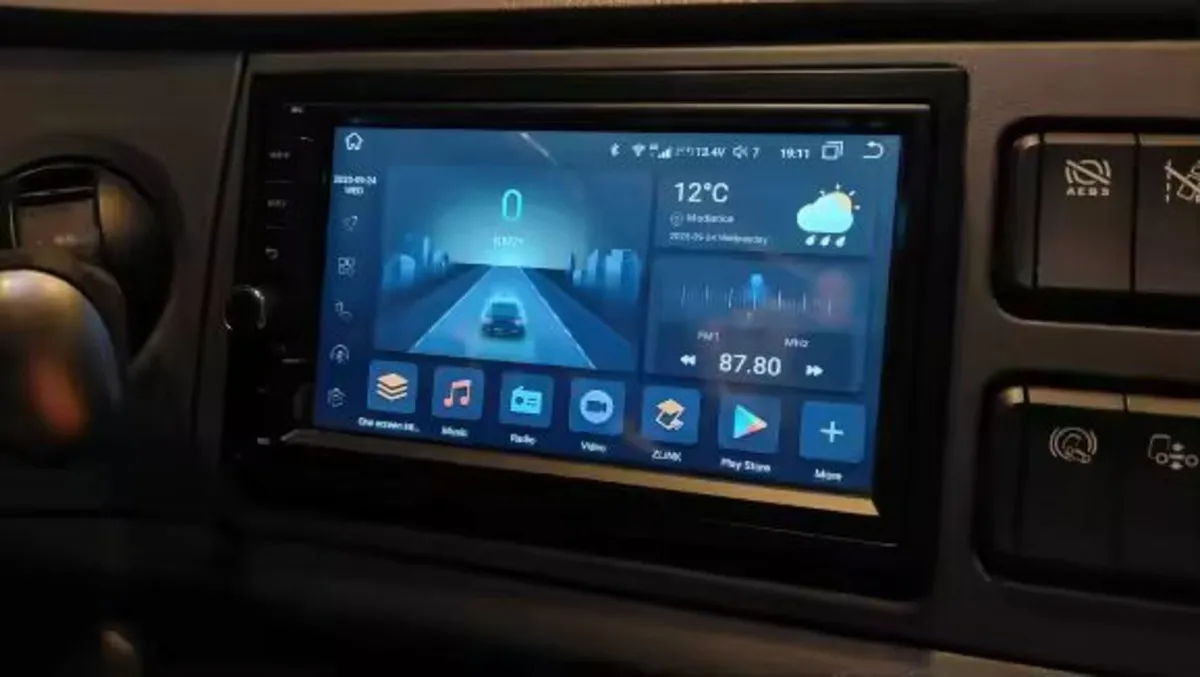 2 DIN 7" Android radio for camper van - Image 1