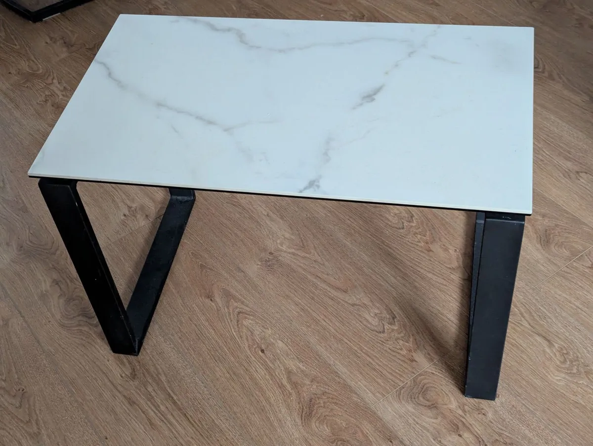 Coffee/lamp table - Image 1