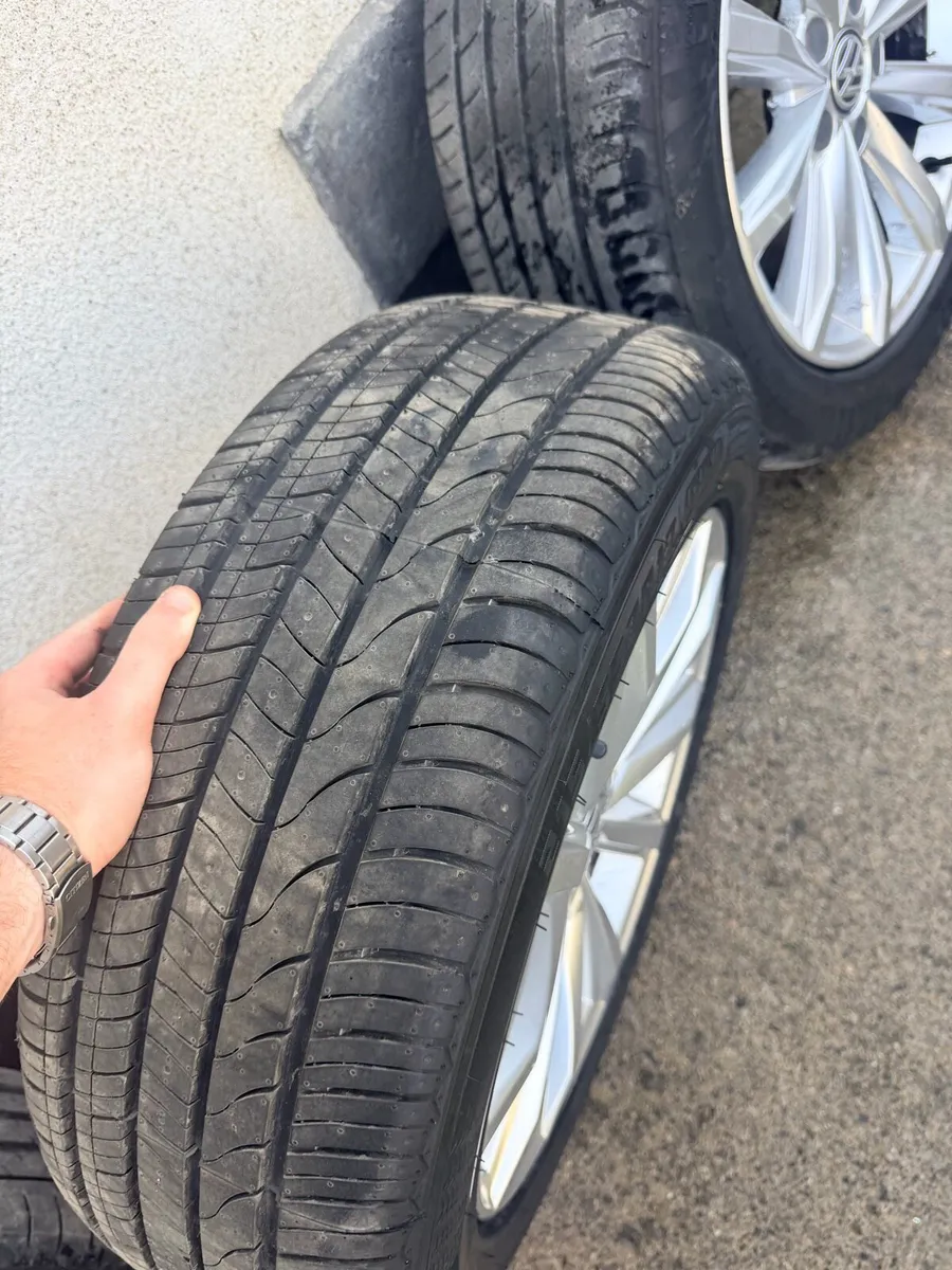 Volkswagen Passat 5x112 17 inch alloys - Image 4