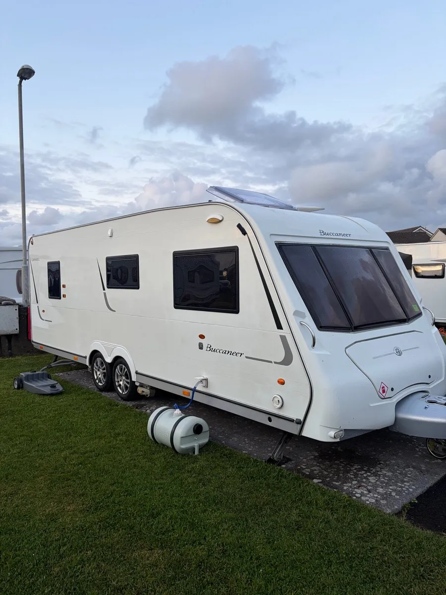 Twin axle caravan - Image 1