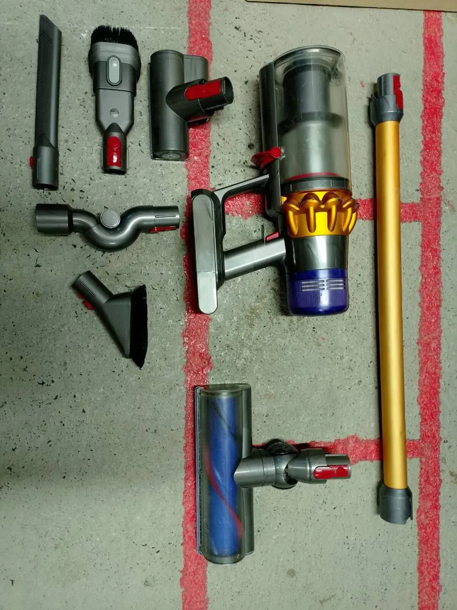 Dyson V15 - Image 1