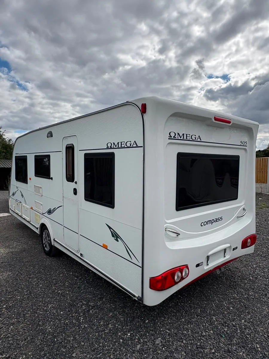 Compass 5 berth high end Caravan - Image 3