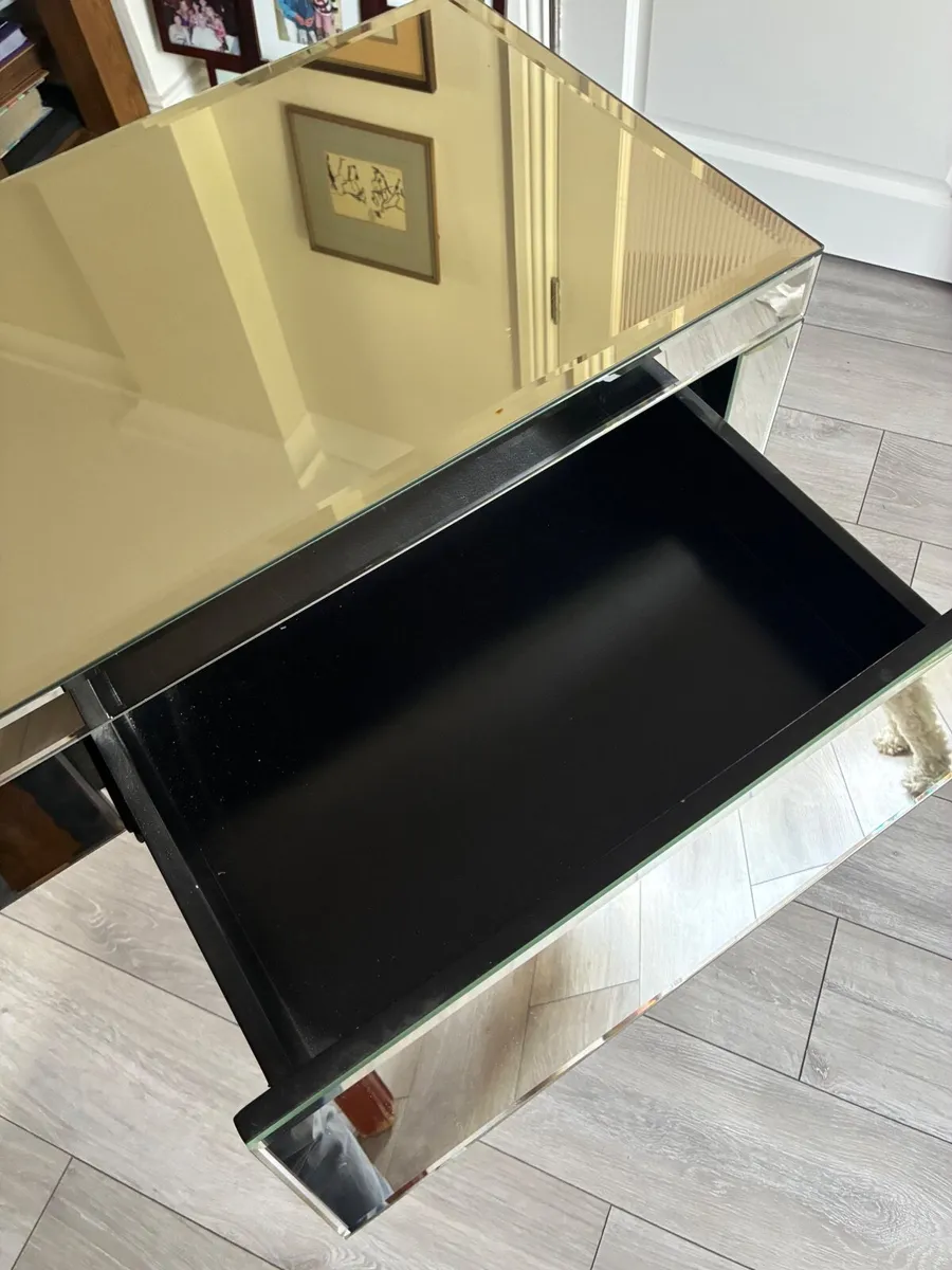 Console table - Image 1