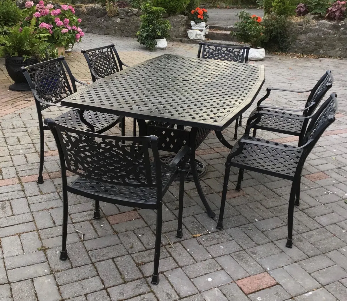 Garden furniture - Image 1