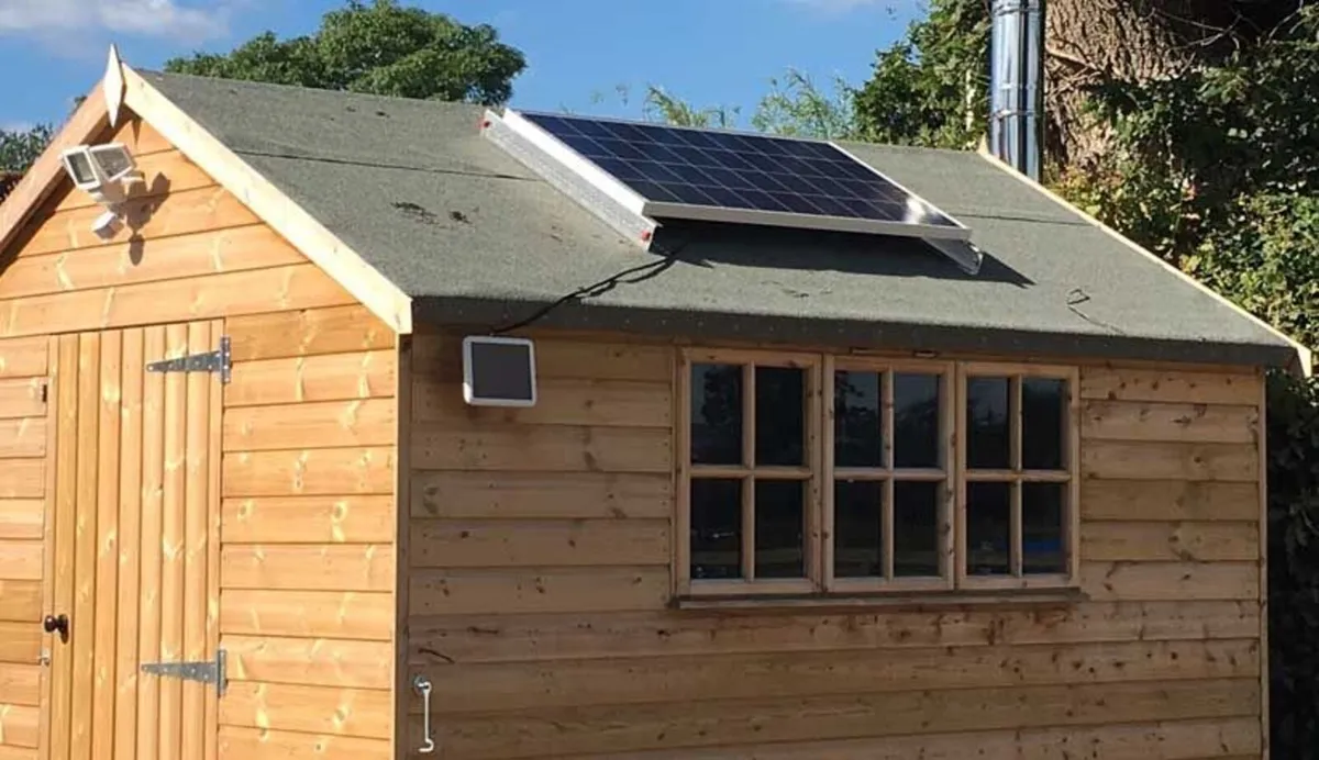 12V 100W solar panel kit for shed lighting - Image 1