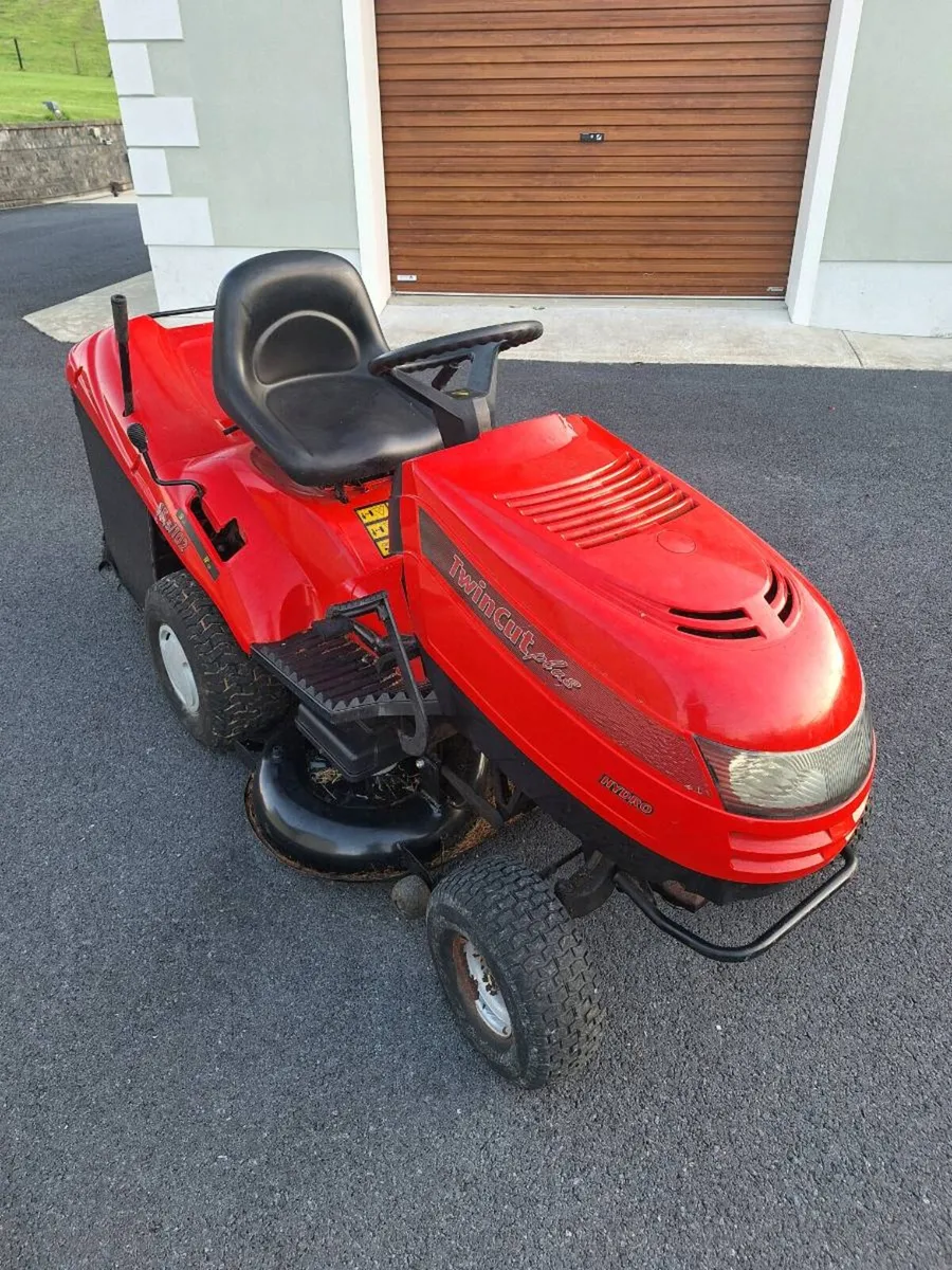 Tractor lawnmower - Image 1