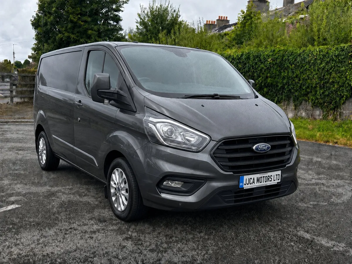 ABSOLUTELY TOP OF THE RANGE FORD TRANSIT CUSTOM