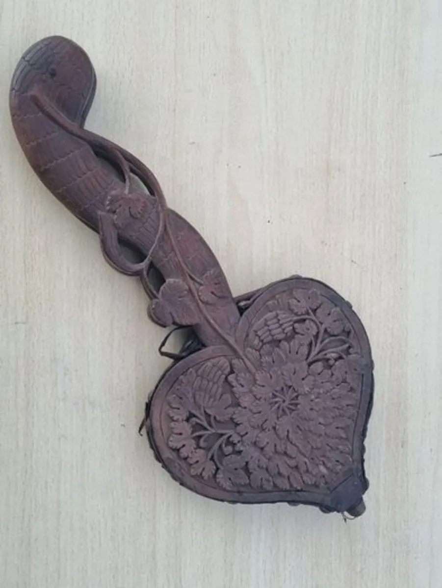 Vintage wooden ornately carved fireplace blower - Image 3