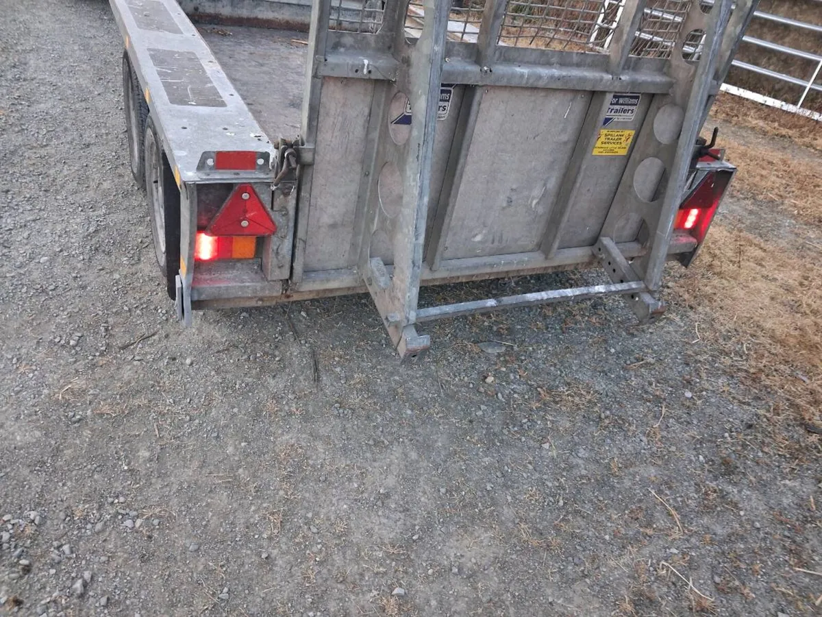 Trailer - Image 1