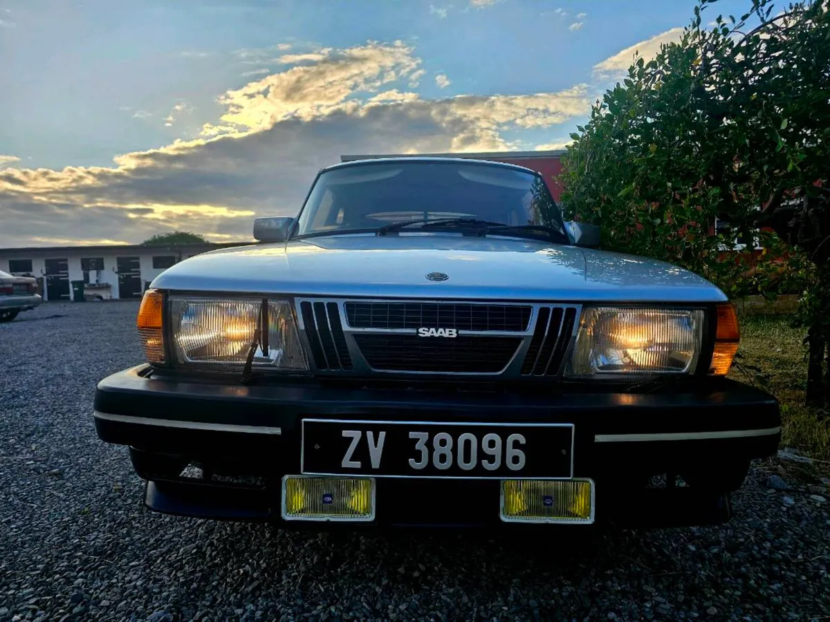 1986 Saab 900i 8v Flat-Nose — Unique Diplomatic - Image 2