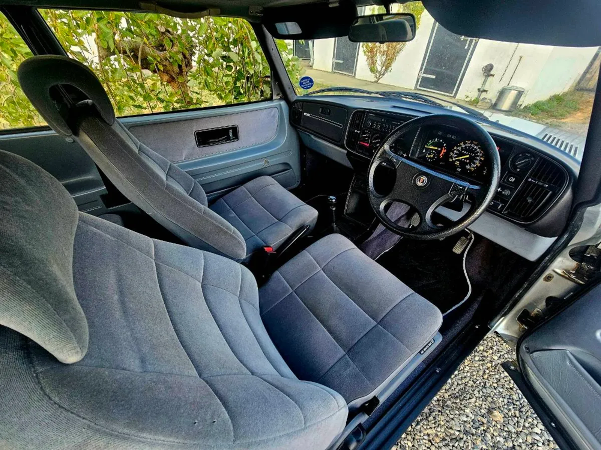 1986 Saab 900i 8v Flat-Nose — Unique Diplomatic - Image 3