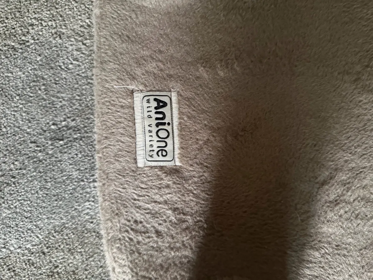 Cat scratching furniture - Image 3