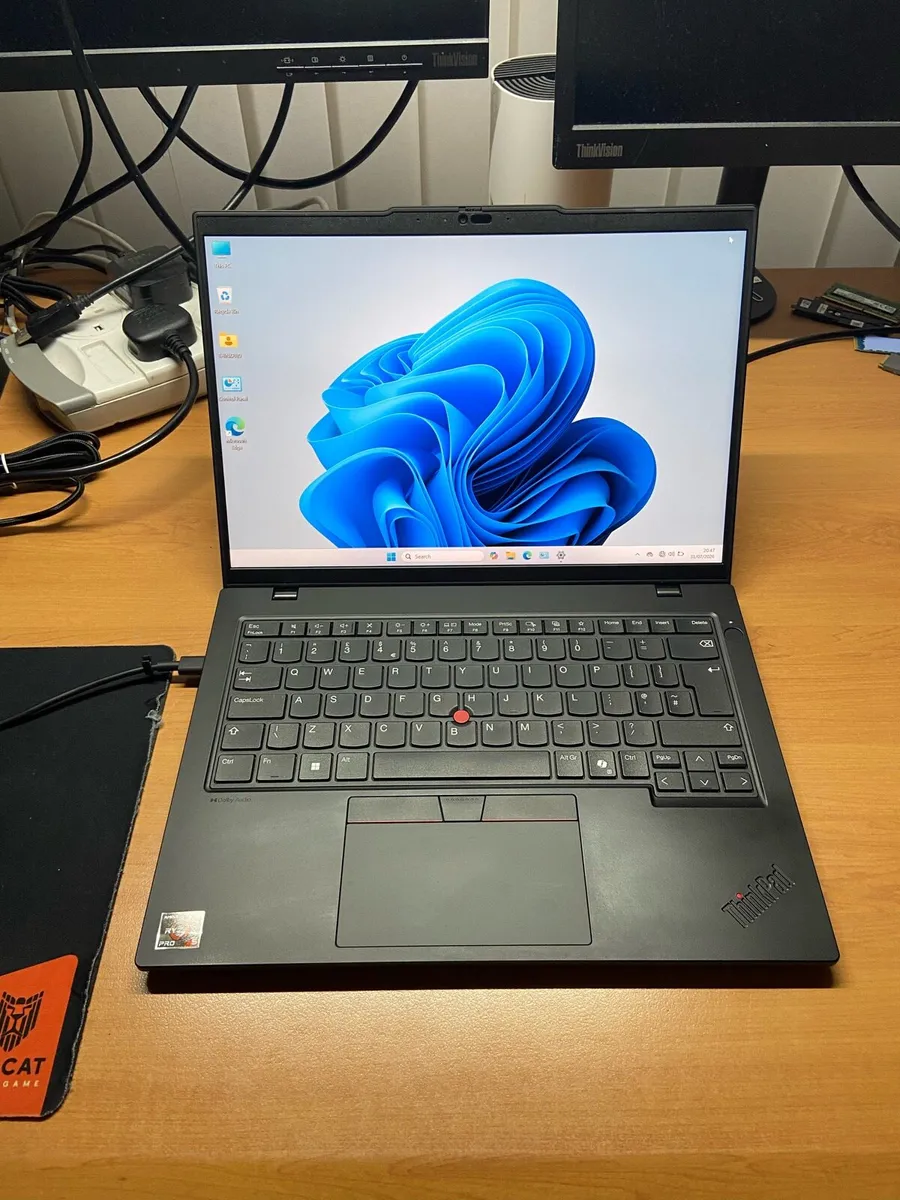 Lenovo Laptop Ryzen 5 pro 16-256 windows - Image 1