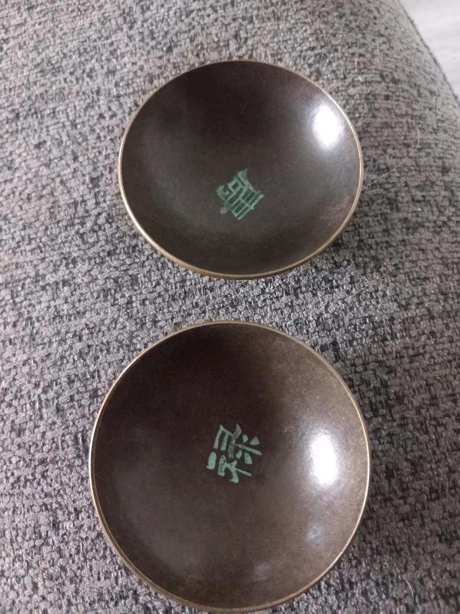 Antique Chinese bronze dishes - Image 1