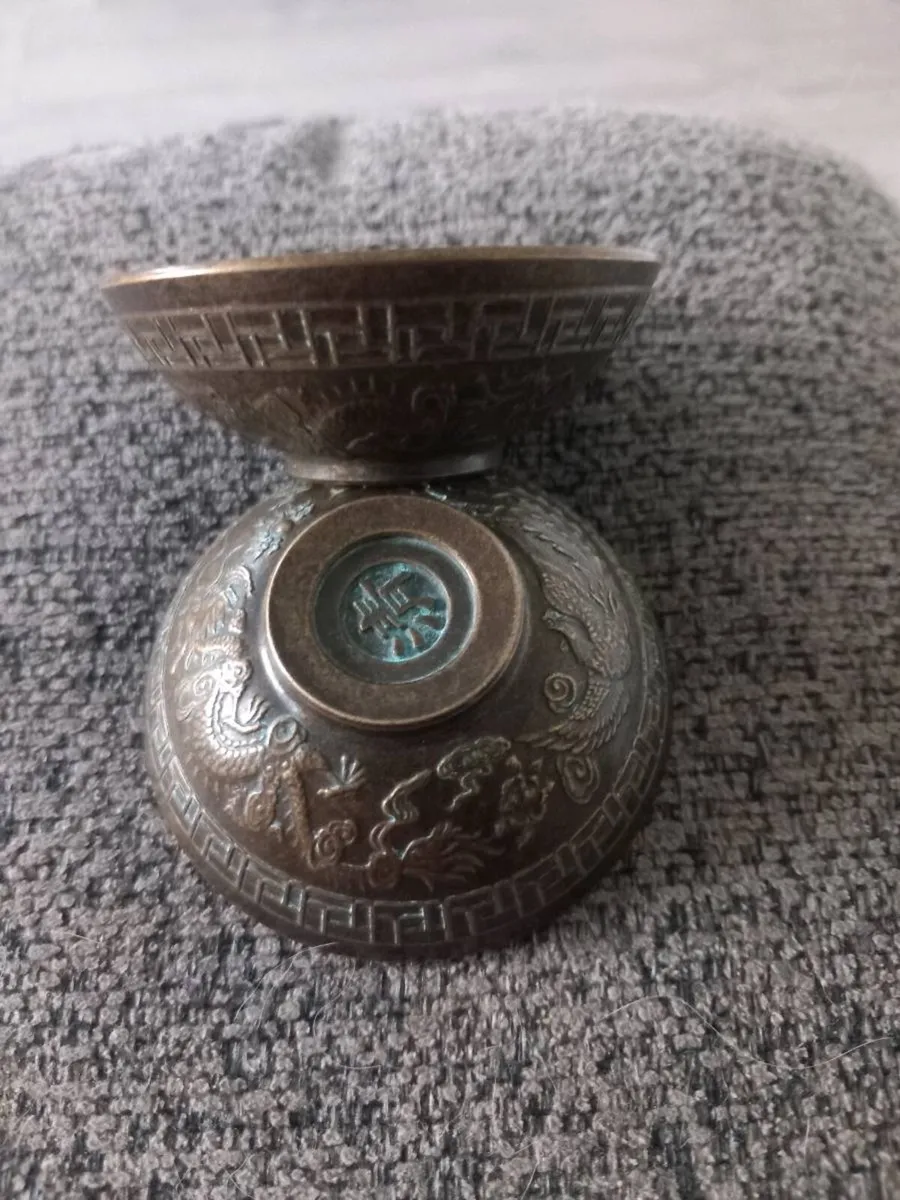 Antique Chinese bronze dishes - Image 3