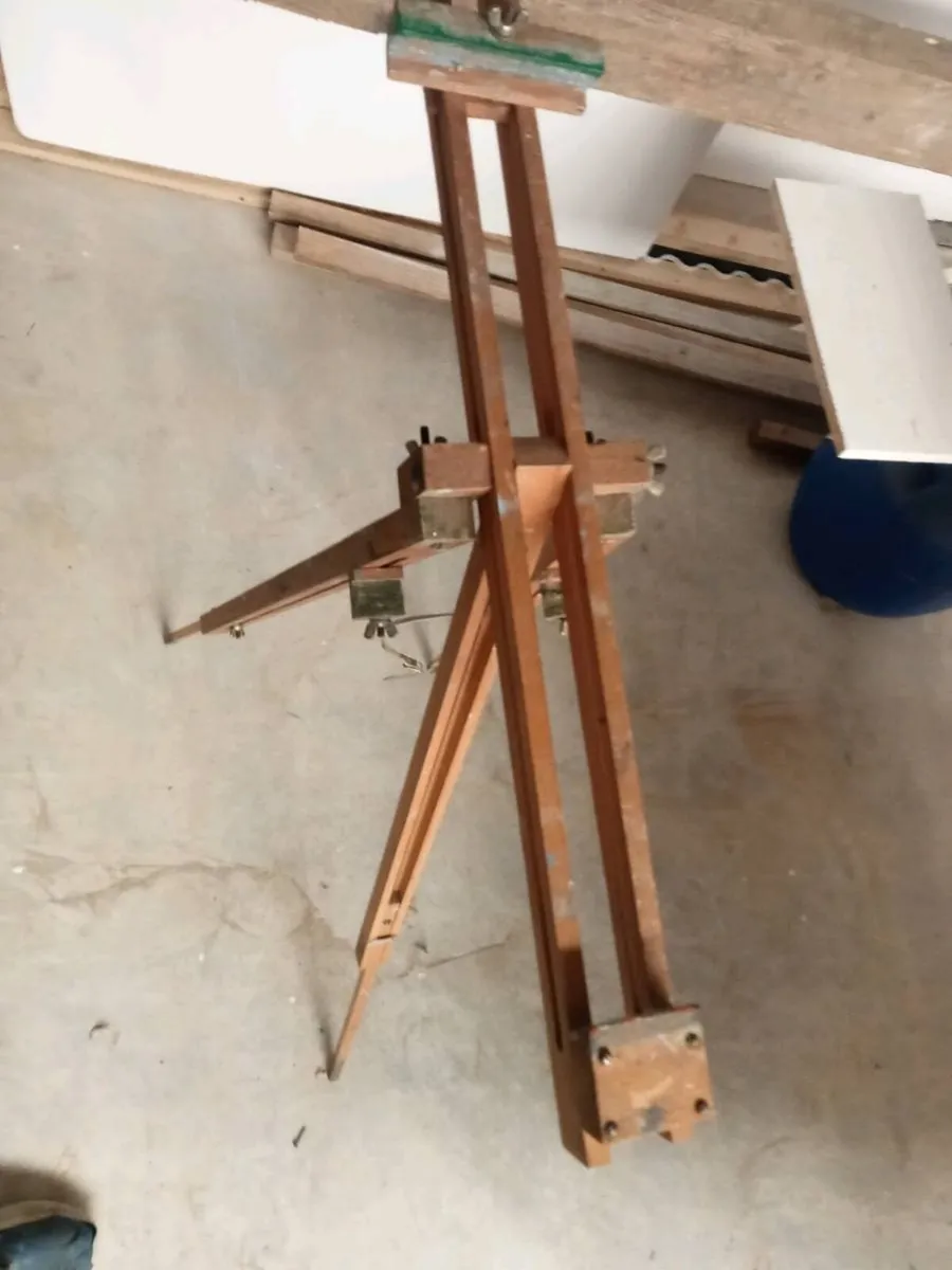 Old fold away easel - Image 2
