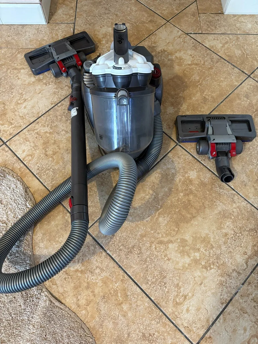 Dyson Hoover excellent condition p.m. - Image 2