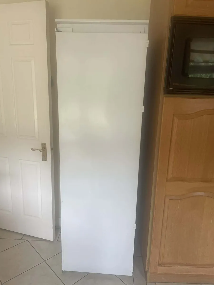 Belling tall integrated fridge - Image 1