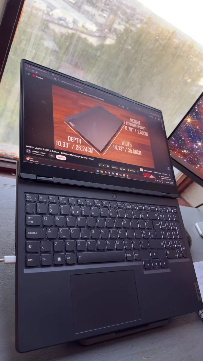 Laptop - Image 2