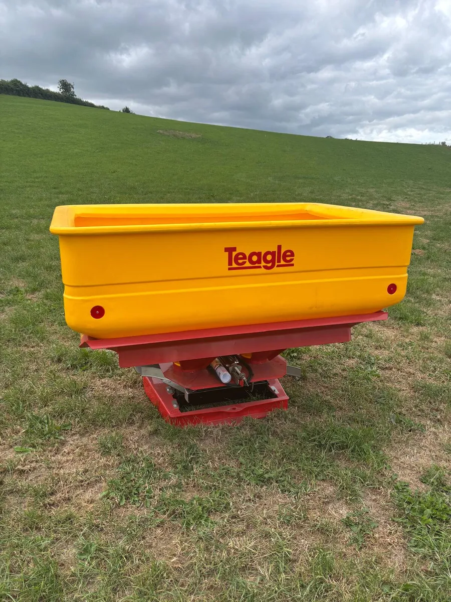 Teagle fertilizer spreader - Image 1
