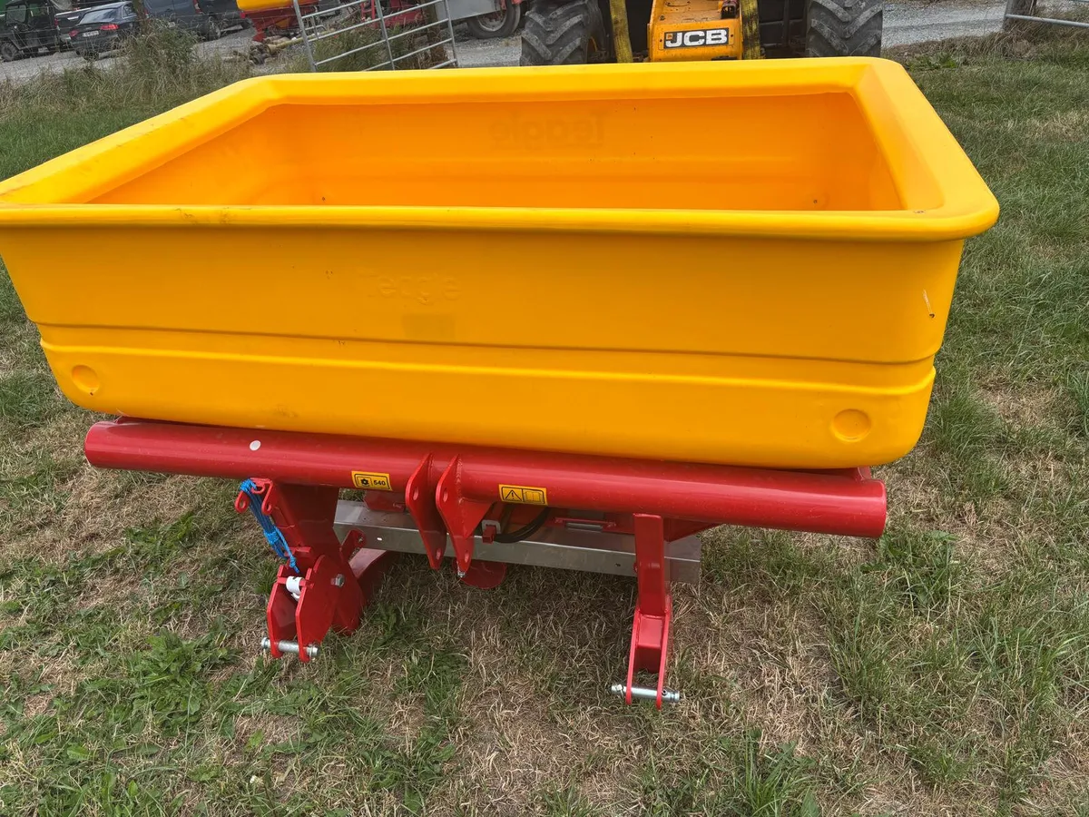 Teagle fertilizer spreader - Image 2
