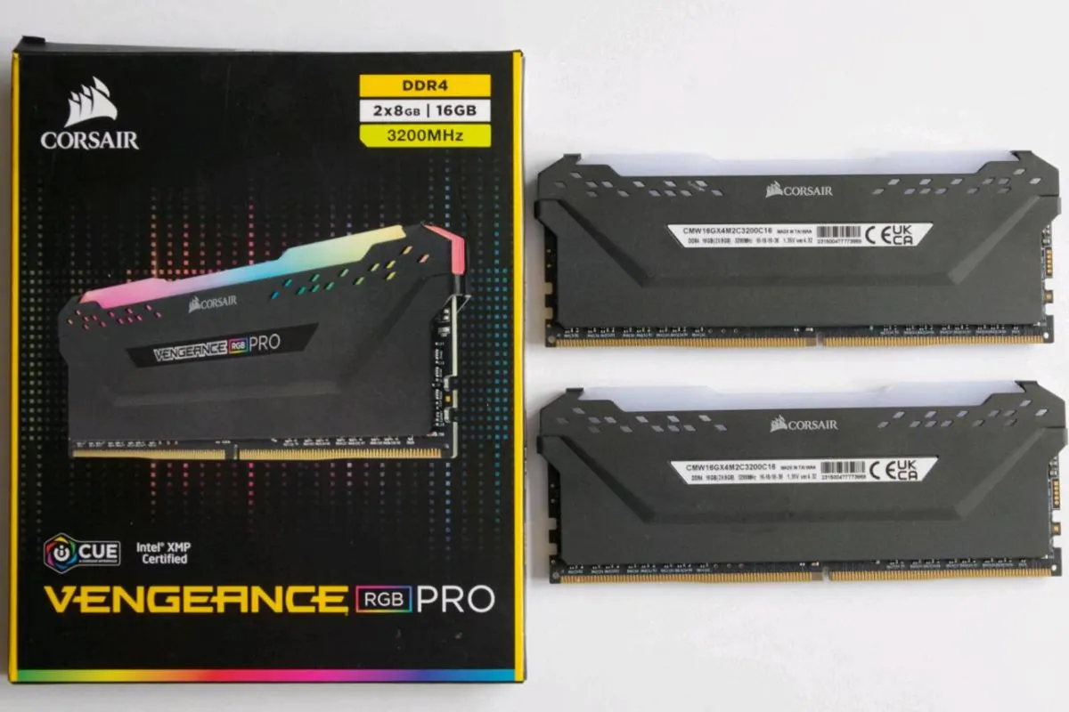 2x8 GB DDR4 3200 MHz Ram Corsair Vengeance RGB PRO - Image 1