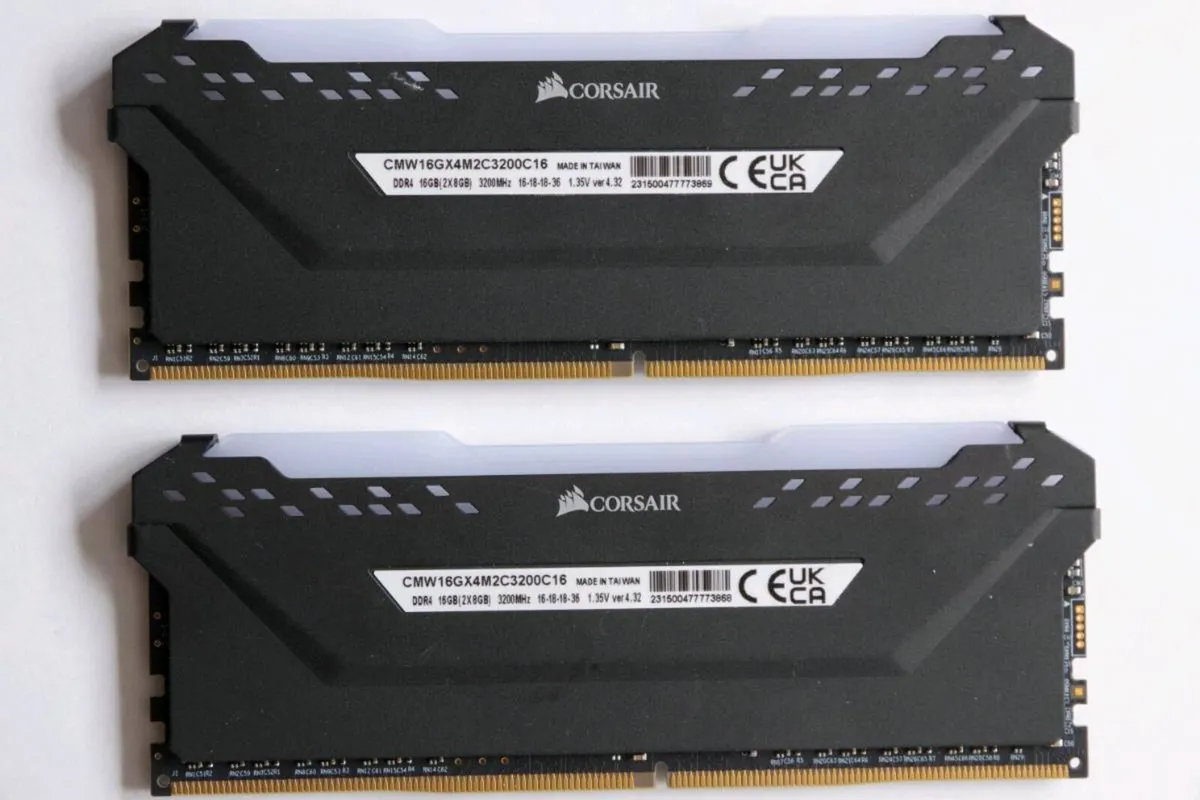2x8 GB DDR4 3200 MHz Ram Corsair Vengeance RGB PRO - Image 2