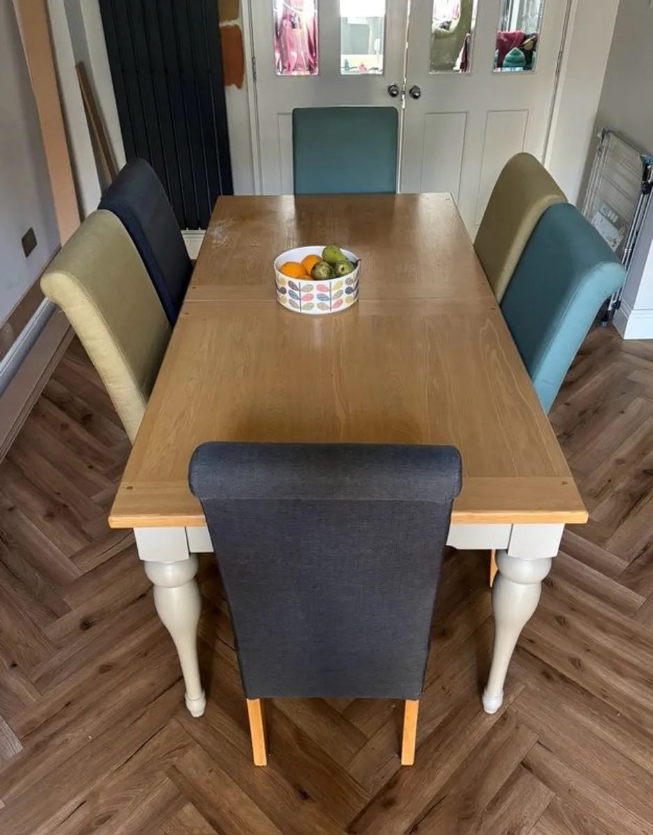 Extendible Dining Table and 6 Chairs - Image 2