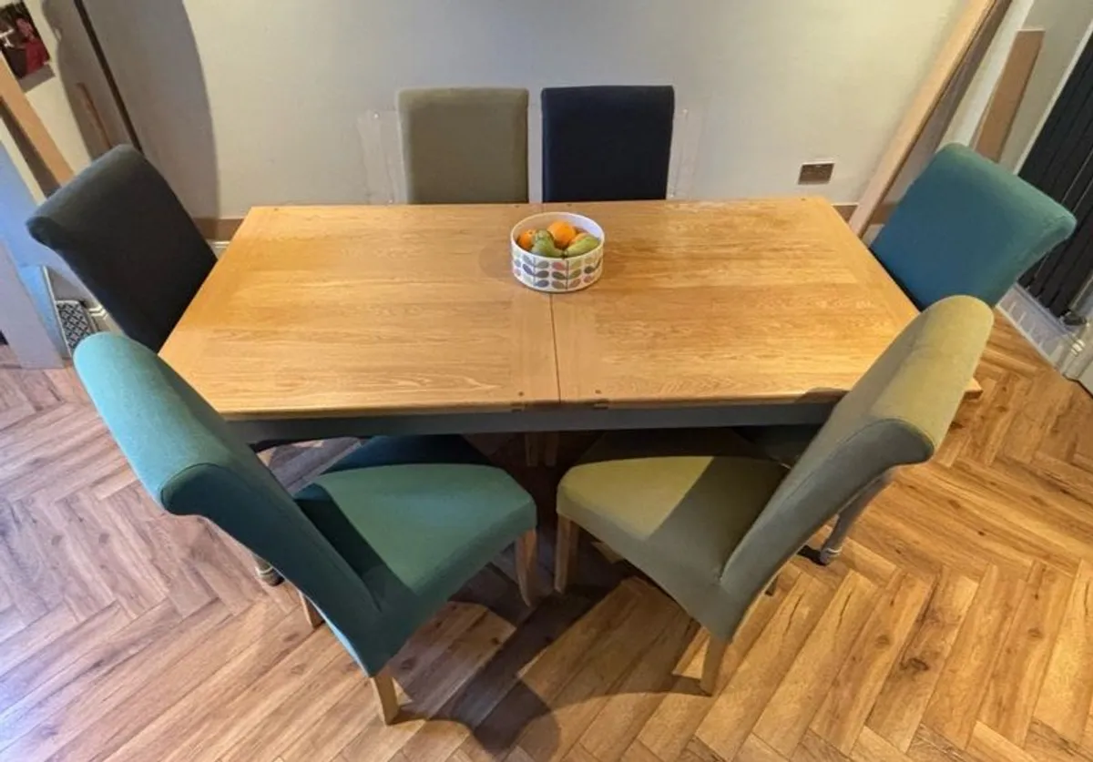 Extendible Dining Table and 6 Chairs - Image 4