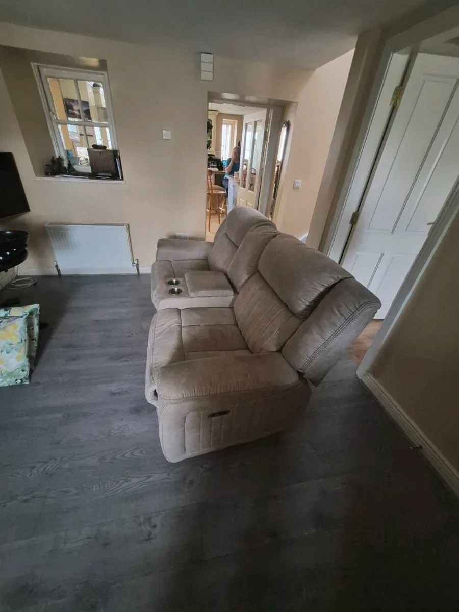 2 Seater Electric Recliner - Image 3