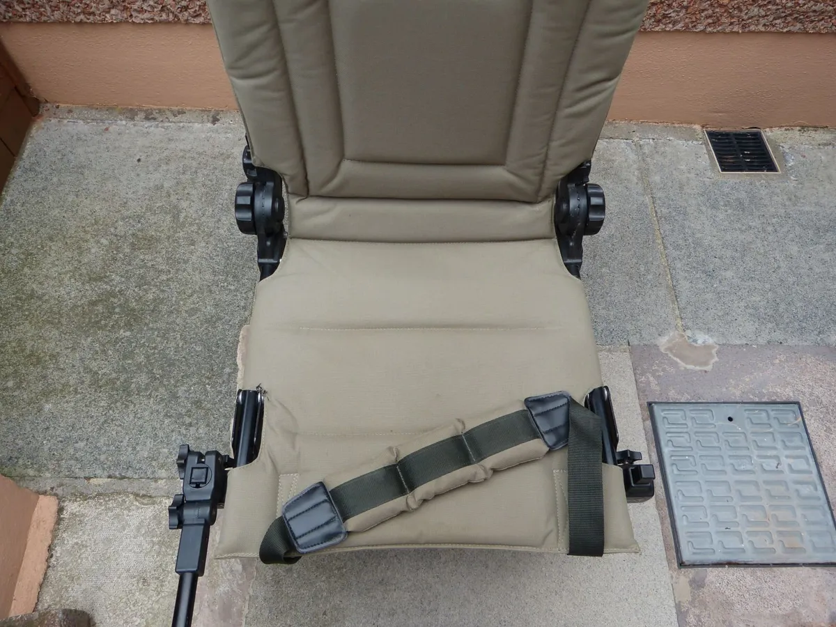 Korum Accessory Chair With Preston Long Feeder Arm - Image 2