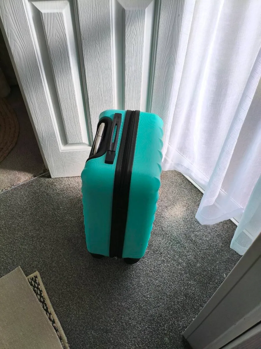 Lovely travel case like new 15 - Image 3