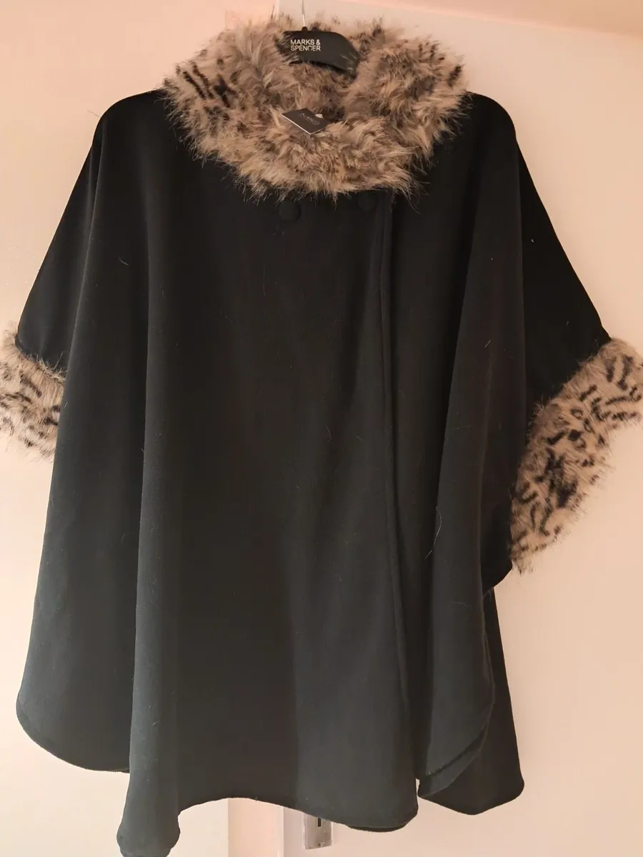 M&S dressy yet cosy poncho - Image 4