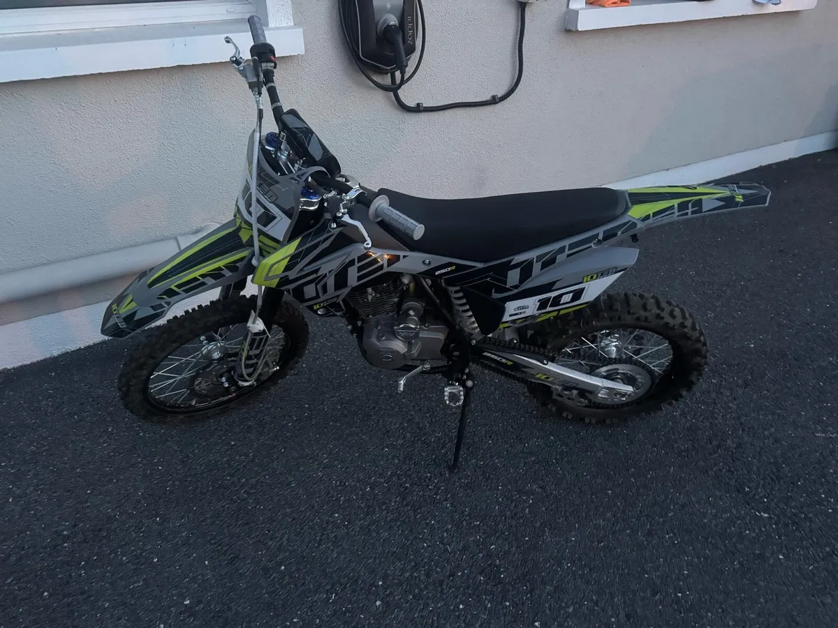 Dirt bike - Image 1