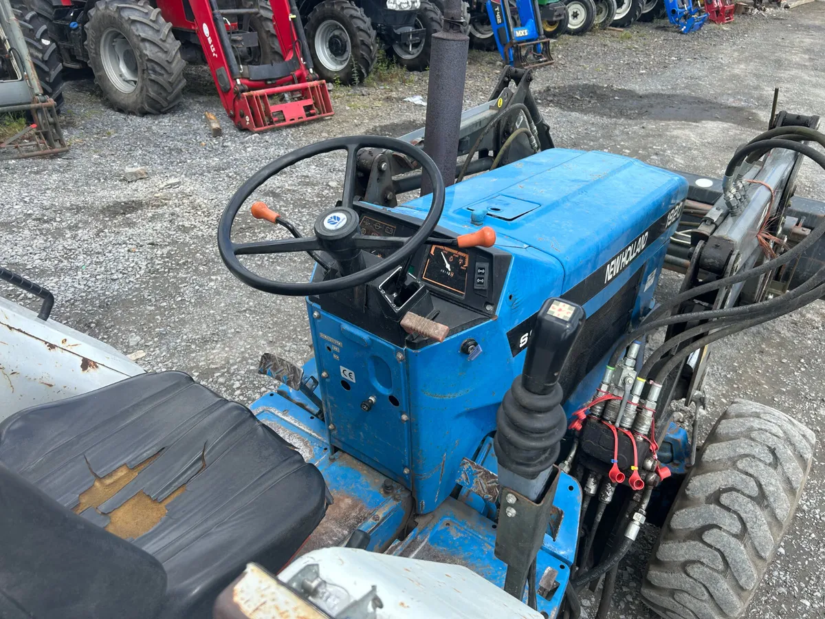 Ford 1920 Compact Tractor with Loader - Image 4