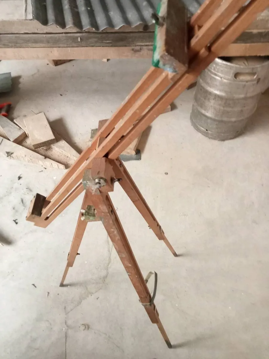 Old fold away easel - Image 3