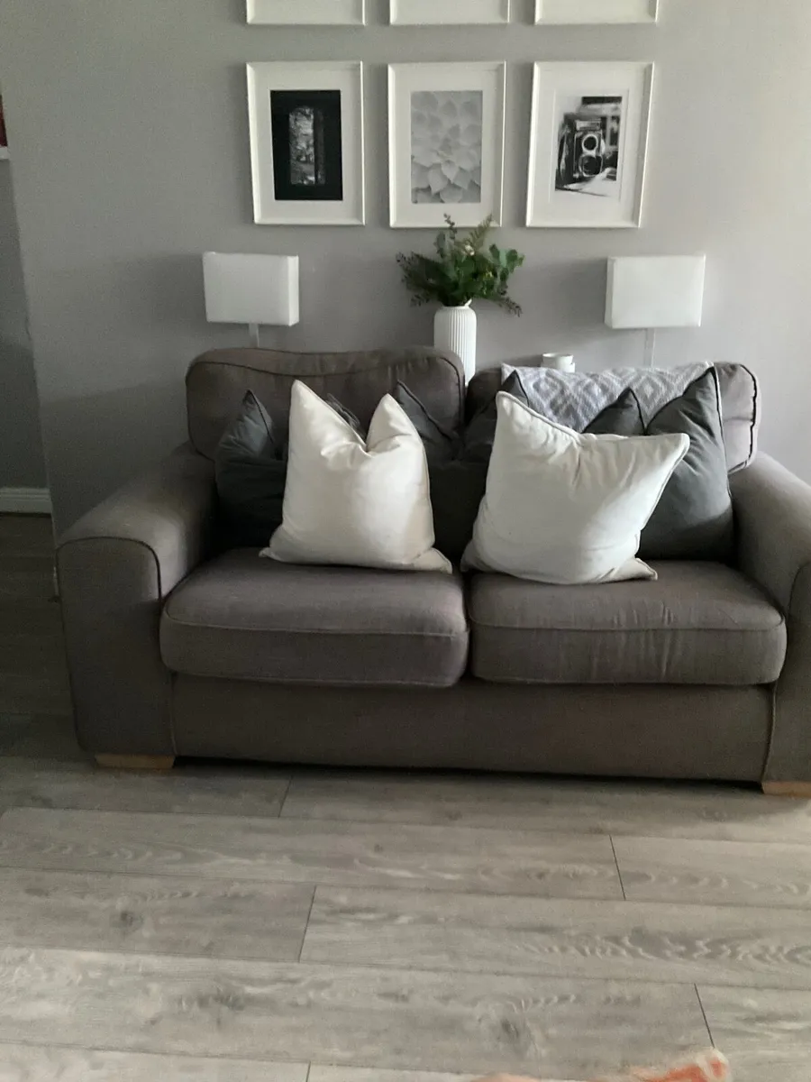Sofa and two armchairs - Image 2