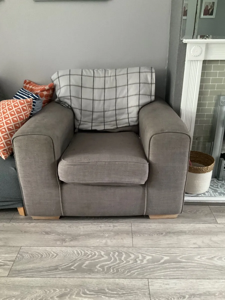 Sofa and two armchairs - Image 4